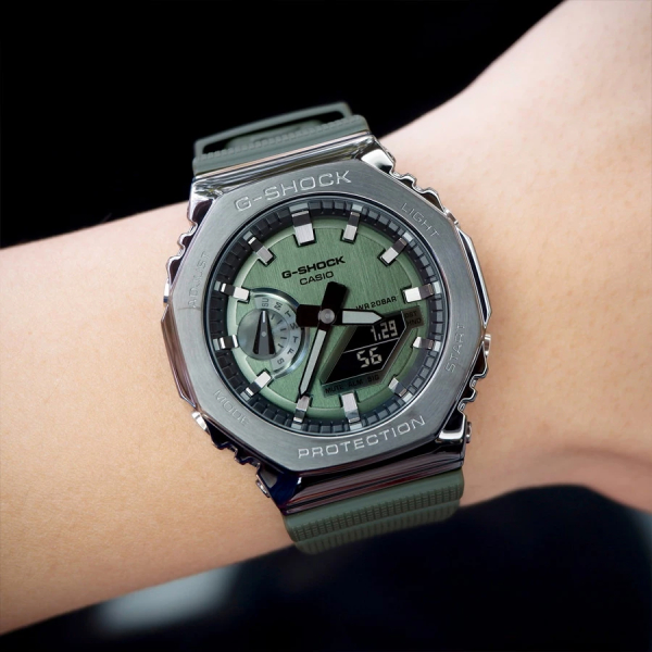 Наручные часы Casio G-SHOCK Classic GM-2100B-3A — купить в